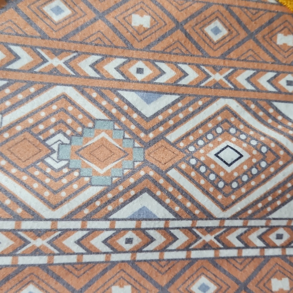 3/$15 Geometric Patterned Top - Picture 3 of 9